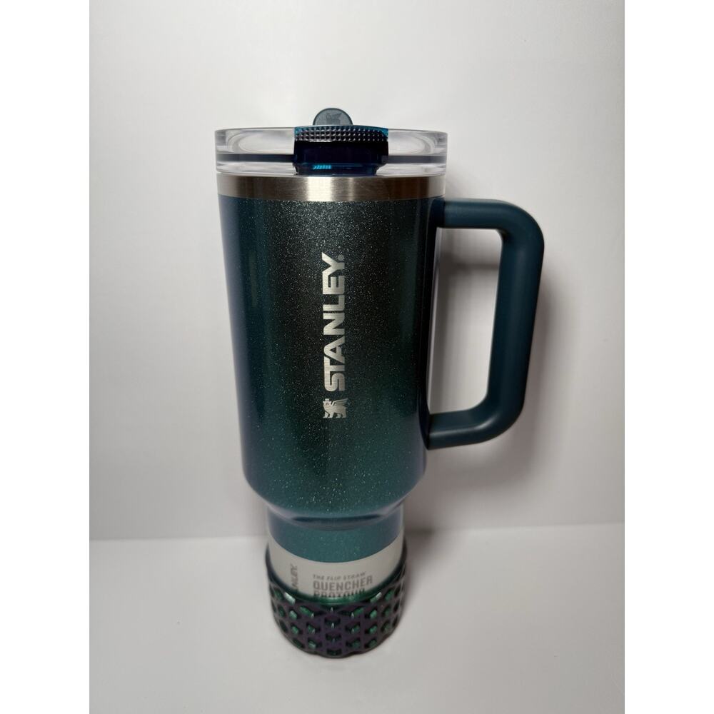 Stanley Holiday 2025 PONDEROSA BLUE SHIMMER 40oz Protour Tumbler BNWT + Boot - Picture 3 of 8